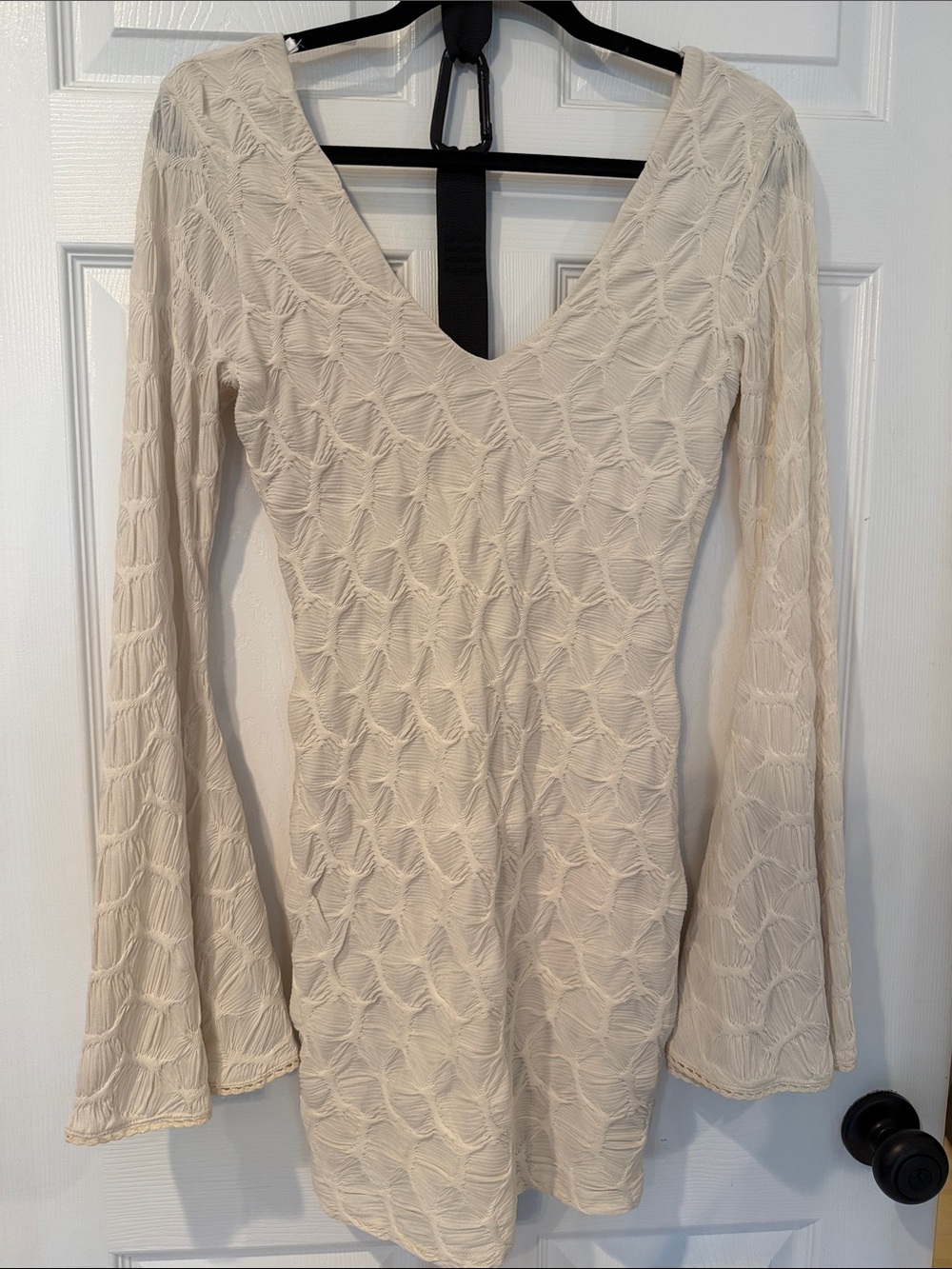 bebe Cream Textured Long-Sleeve V-Neck Dress